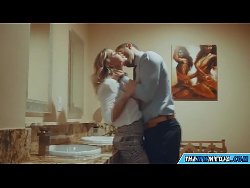 ❤️ Kui rinnakas blondiin võrgutab sind avalikus tualettruumis Anaal porno at porn et.tukifporno.ru ❌️